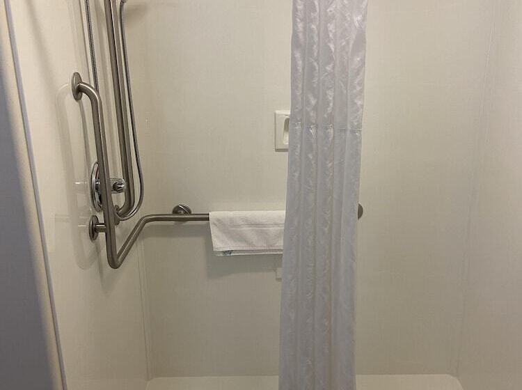 Motel 6 Saskatoon, Sk