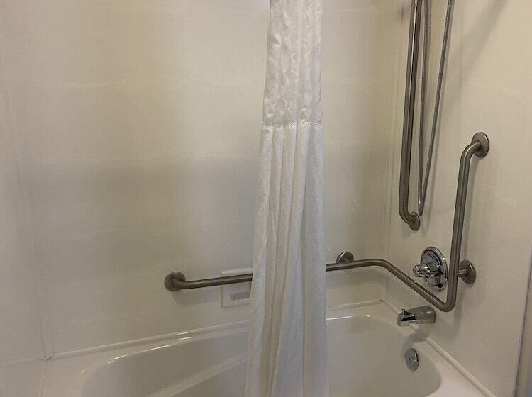 Motel 6 Saskatoon, Sk