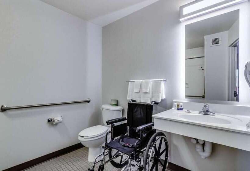 Motel 6 Saskatoon, Sk