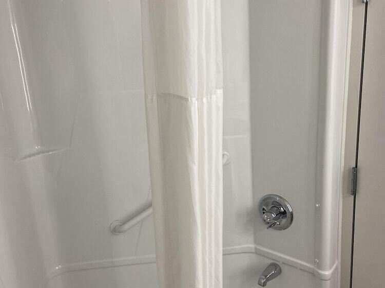 Motel 6 Saskatoon, Sk