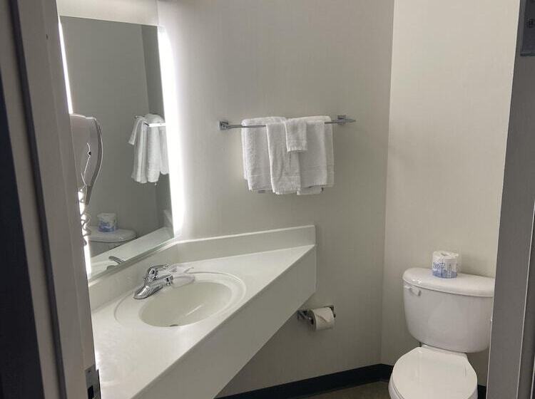 Motel 6 Saskatoon, Sk