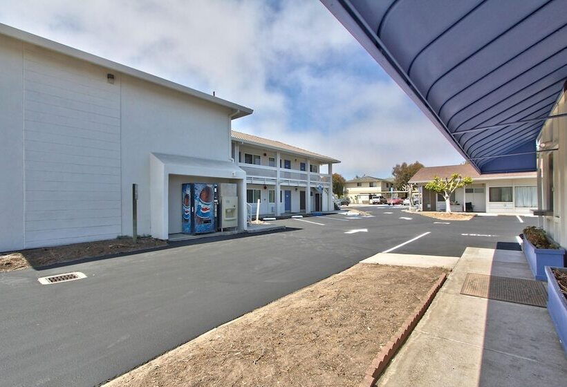 모텔 Coastal Valley Inn