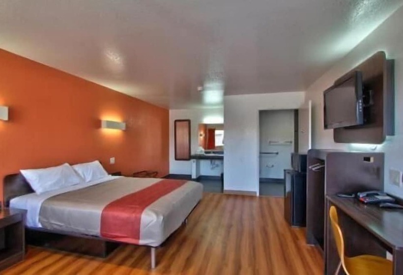 모텔 Coastal Valley Inn