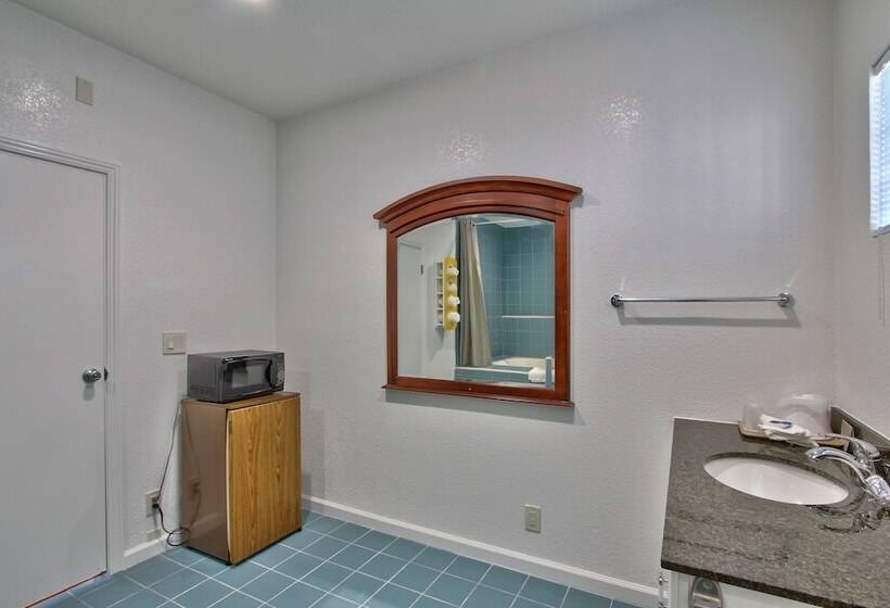 모텔 Coastal Valley Inn