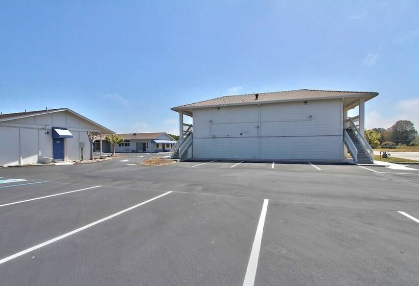 모텔 Coastal Valley Inn