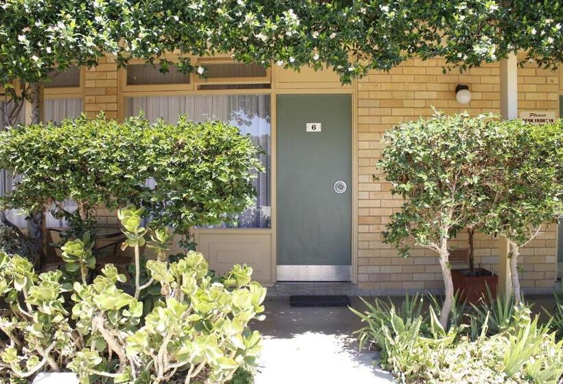 مُتل Mid City Motor Inn Queanbeyan