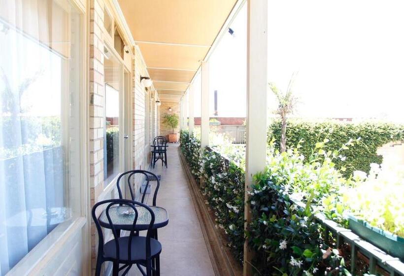 مُتل Mid City Motor Inn Queanbeyan