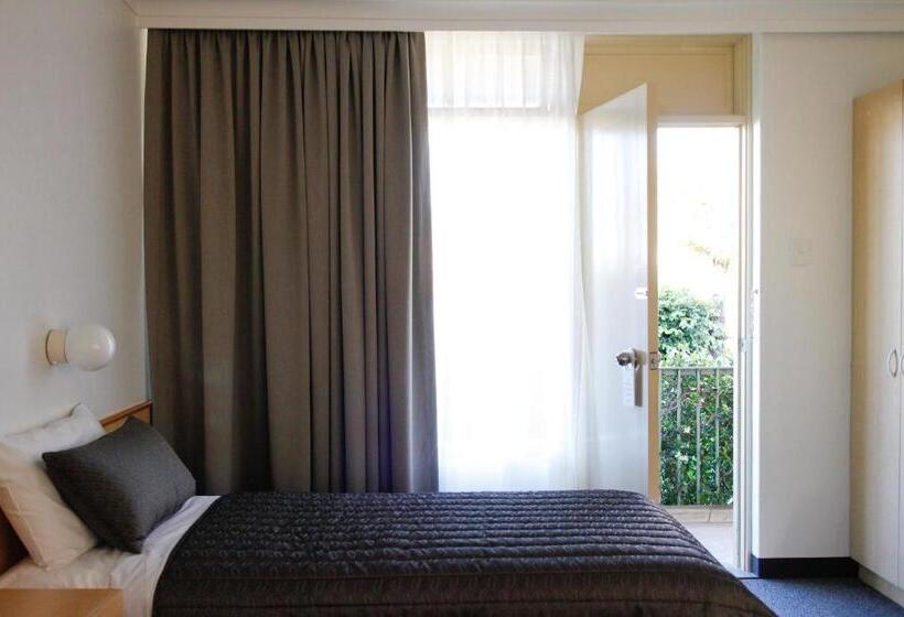 مُتل Mid City Motor Inn Queanbeyan