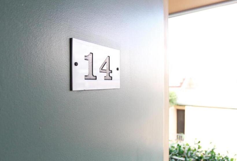 مُتل Mid City Motor Inn Queanbeyan