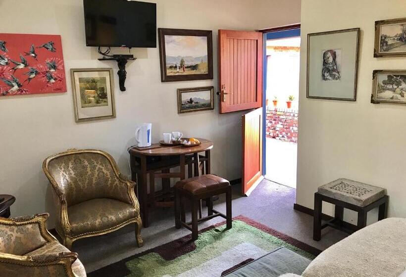 بنسيون The Crown Guest House