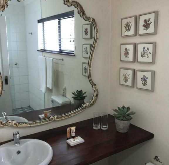 بنسيون The Crown Guest House