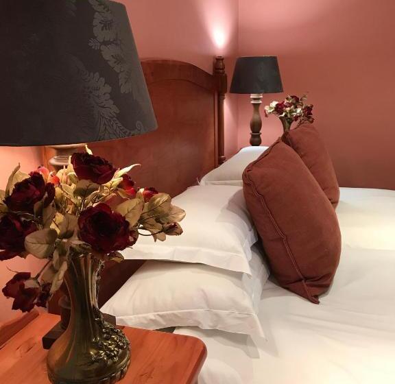 بنسيون The Crown Guest House