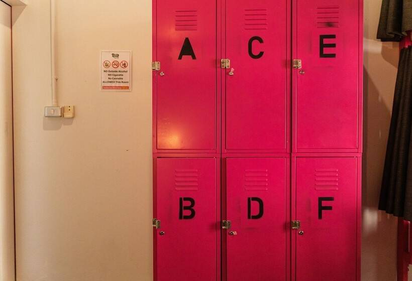 ユースホステル Slumber Party Phi Phi