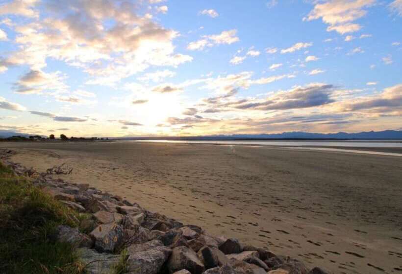 酒店 Tāhuna Beach Holiday Park