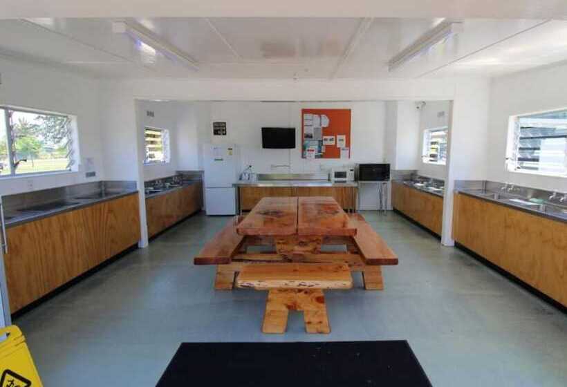 酒店 Tāhuna Beach Holiday Park