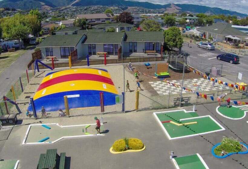 酒店 Tāhuna Beach Holiday Park