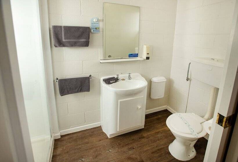 酒店 Tāhuna Beach Holiday Park