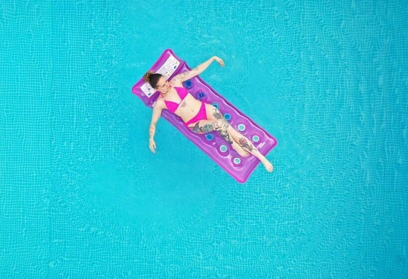 הוסטל Dog And Castle