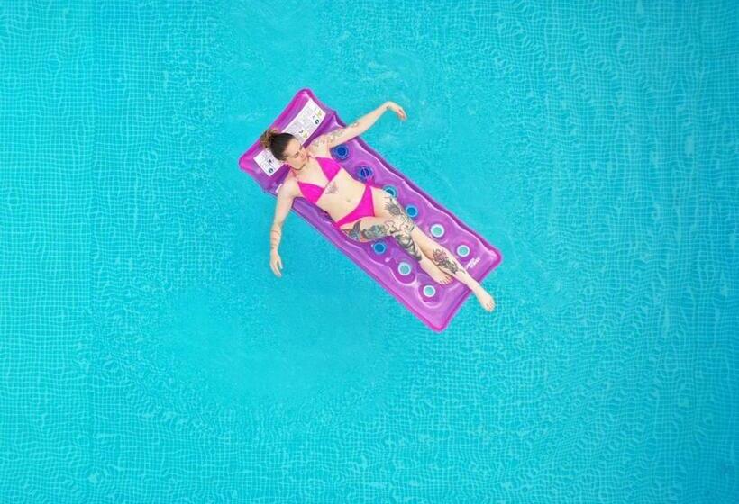 הוסטל Dog And Castle