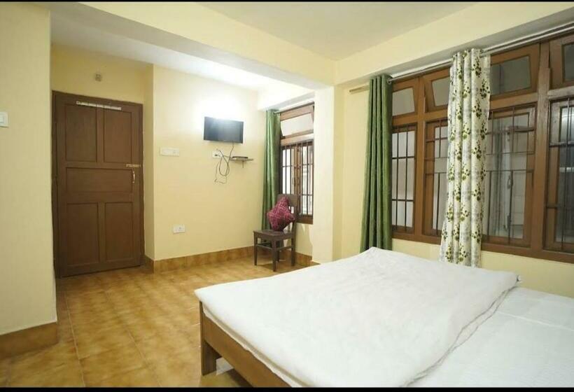 הוסטל Geser Lodge