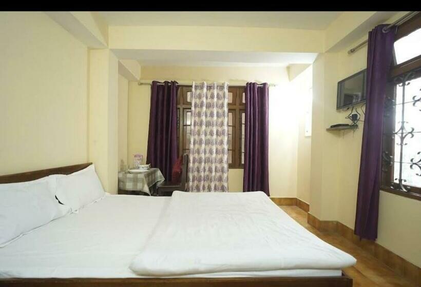 הוסטל Geser Lodge