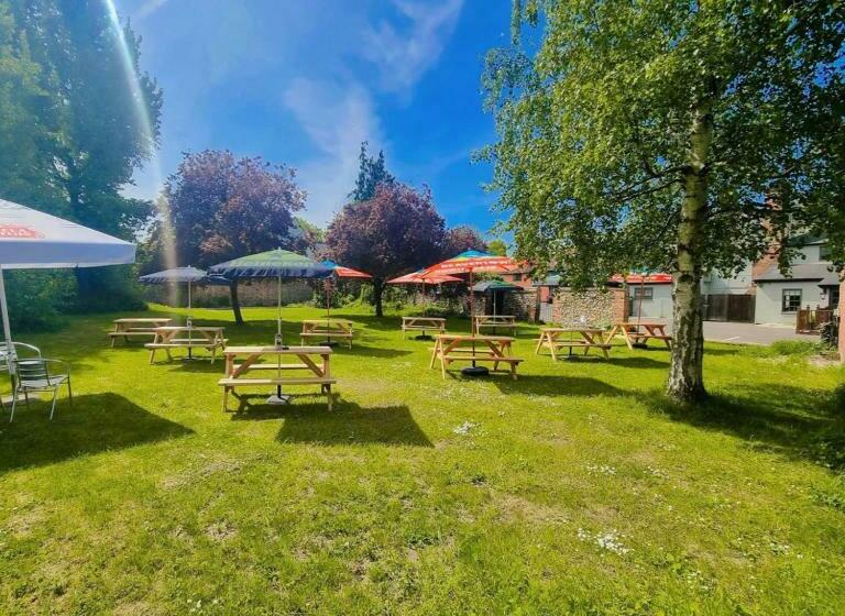 Общежитие Queens Head Inn