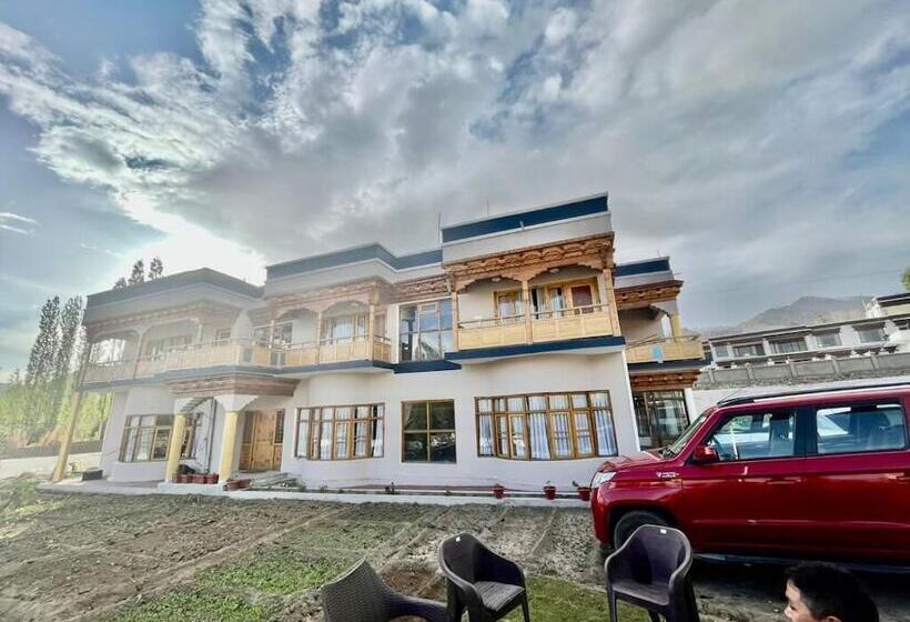 Hotel Bergo Residency   Leh