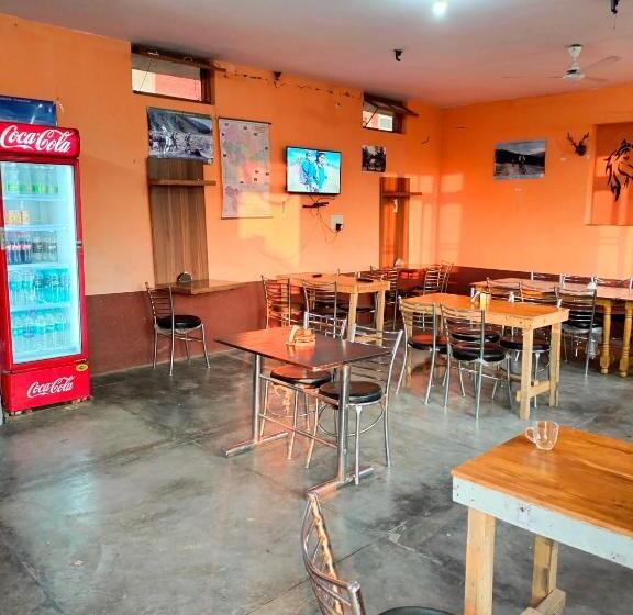 Отель Birs & Cottages