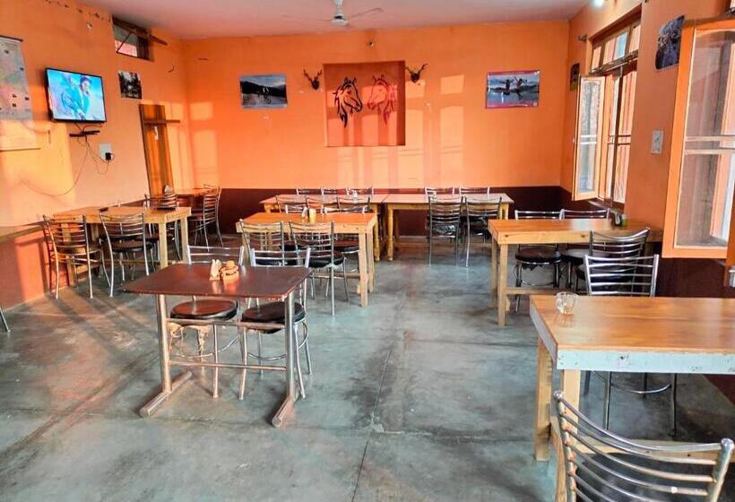 Отель Birs & Cottages