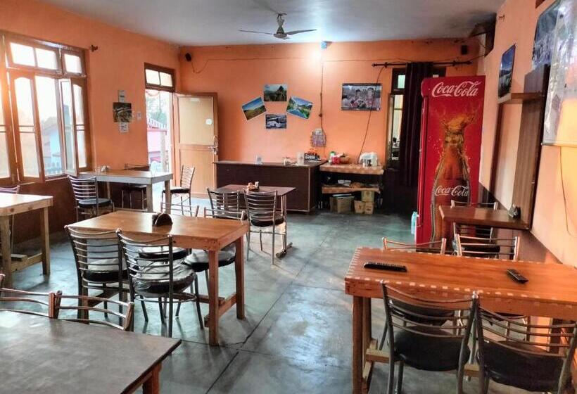 Отель Birs & Cottages