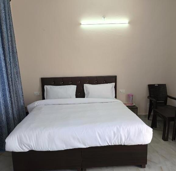 Отель Birs & Cottages