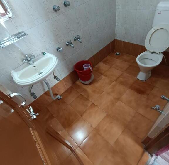 Отель Birs & Cottages