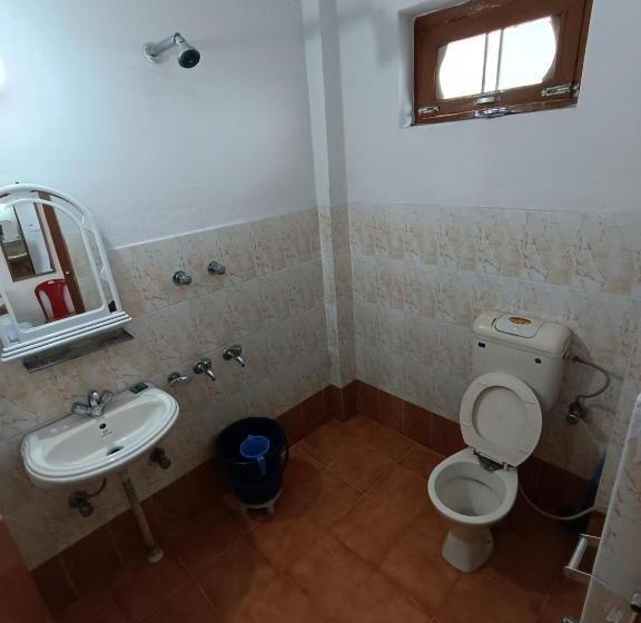 Отель Birs & Cottages