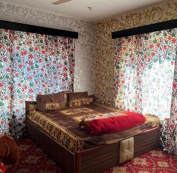فندق Kashmir Heaven