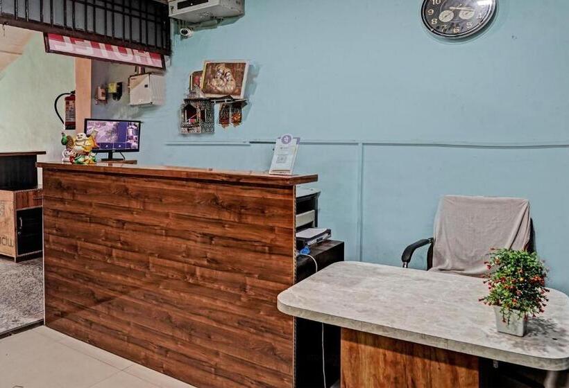 ホテル Oyo 81121 Modern