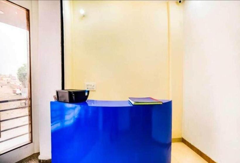 בית מלון כפרי Oyo Flagship 81126  Lime Tree Residency