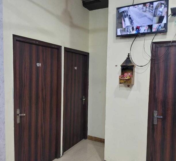 בית מלון כפרי Oyo Flagship 81126  Lime Tree Residency