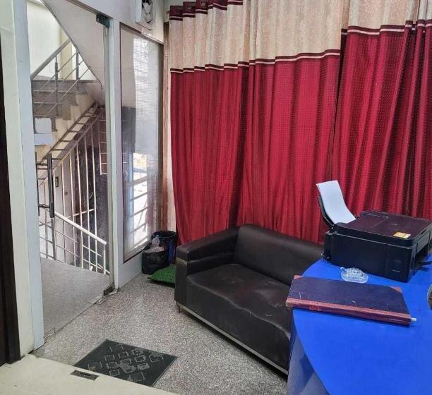 בית מלון כפרי Oyo Flagship 81126  Lime Tree Residency