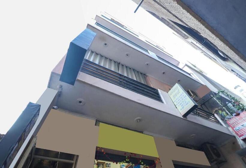 Отель Oyo Flagship 81132 Vansh Residency