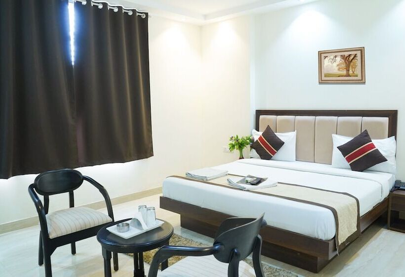 Hotel Roomshala 024 Luxury Stays Sector 12