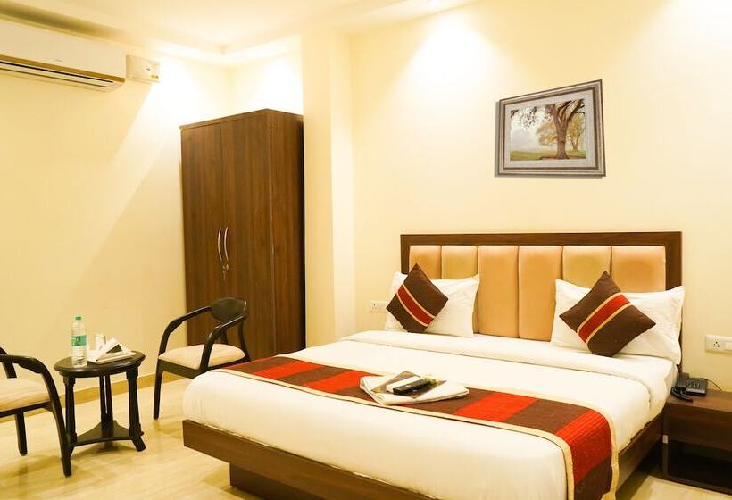 Hotel Roomshala 024 Luxury Stays Sector 12