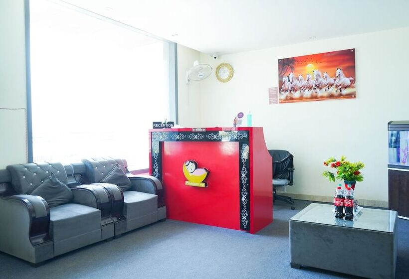 Hotel Roomshala 024 Luxury Stays Sector 12