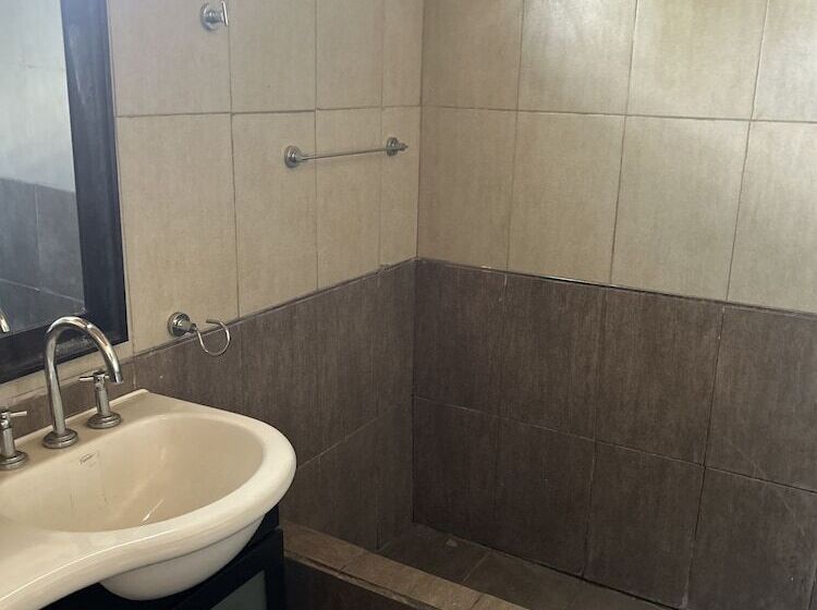 Пансион Liza House Ezeiza Airport