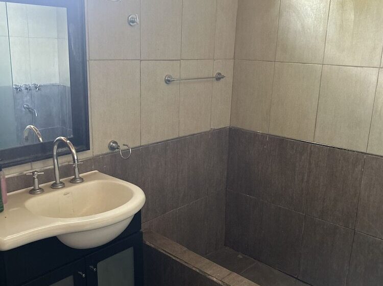 بنسيون Liza House Ezeiza Airport