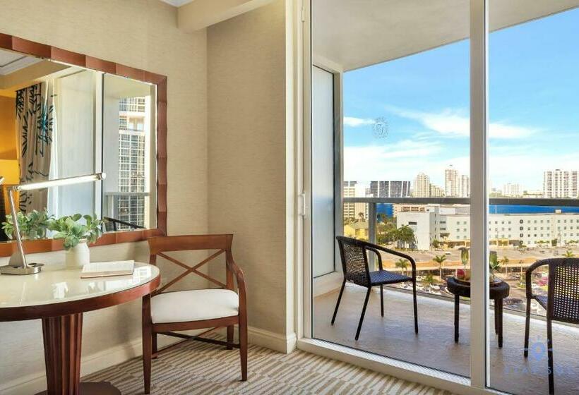 הוסטל Luxurious Beach Resort