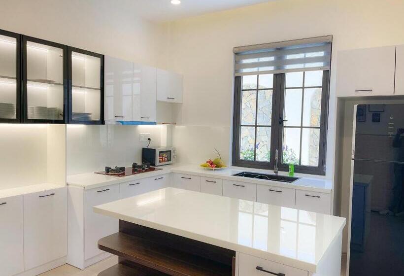 هتل Camellia Villa