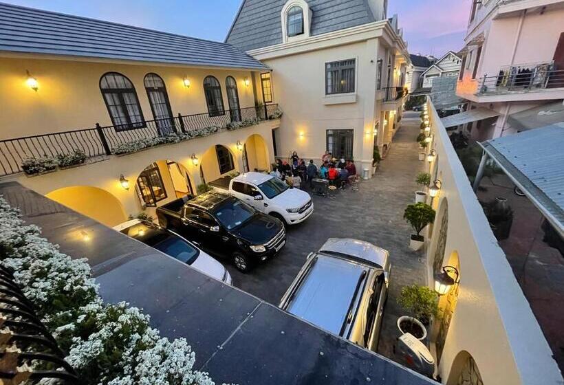 هتل Camellia Villa