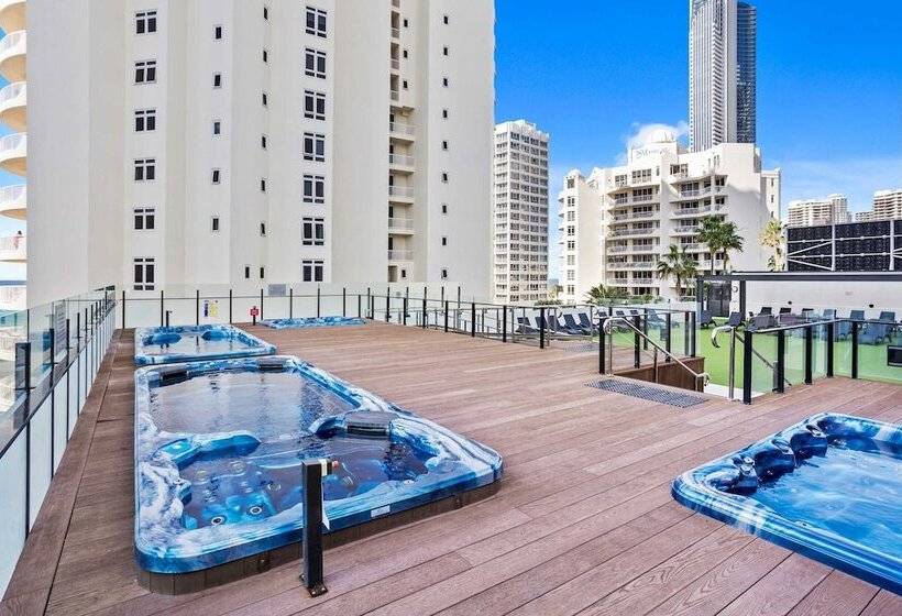 Отель Deluxe Twin Studio In Surfers Paradise   Coasthm