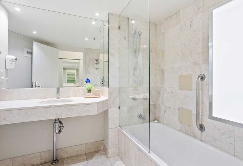 Отель Deluxe Twin Studio In Surfers Paradise   Coasthm