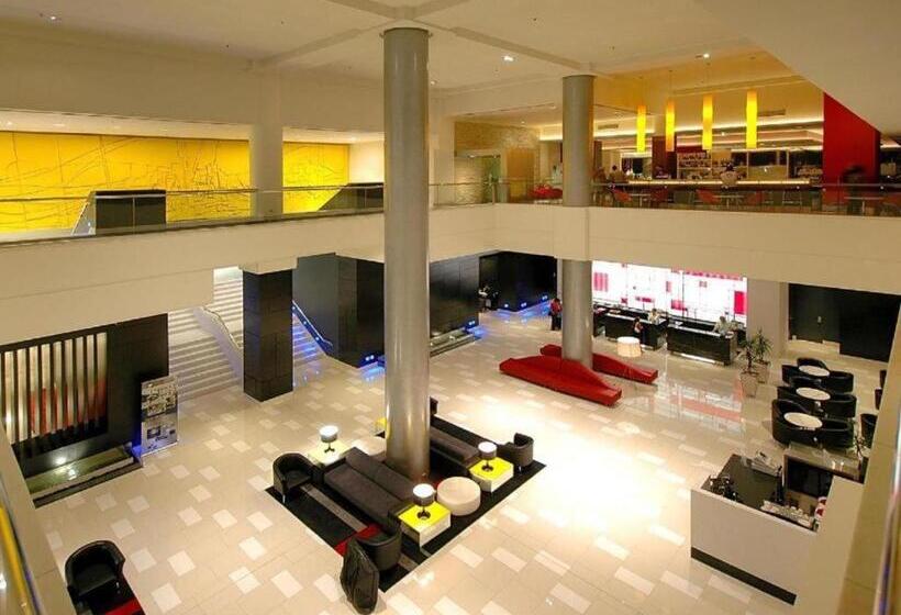 Отель Deluxe Twin Studio In Surfers Paradise   Coasthm